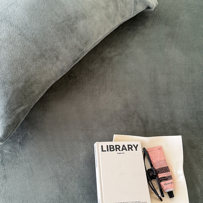 91家纺网 家纺一手货源 找家纺 三朵家纺 2025新款牛奶绒印花单床笠 床笠单件 墨绿