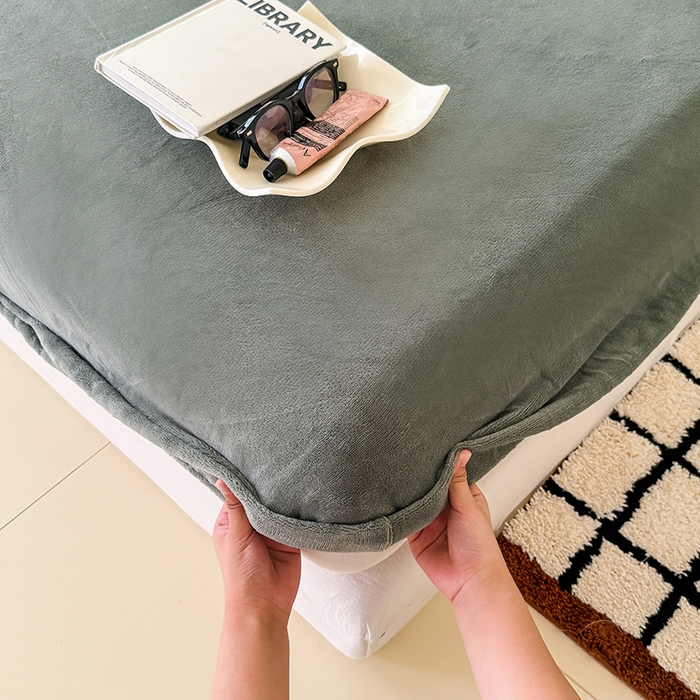 91家纺网 家纺一手货源 找家纺 三朵家纺 2025新款牛奶绒印花单床笠 床笠单件 墨绿