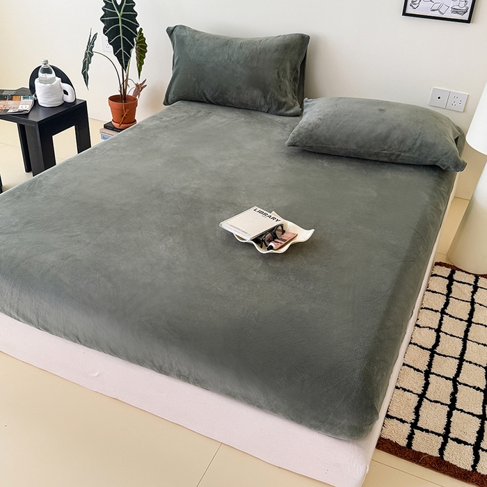 91家纺网 家纺一手货源 找家纺 三朵家纺 2025新款牛奶绒印花单床笠 床笠单件 墨绿