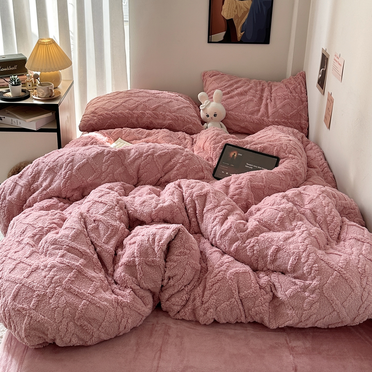 91家纺网 家纺一手货源 找家纺 艾咪-Amy ntmy 2025新款治愈系少女风塔芙绒牛奶绒四件套 玫粉