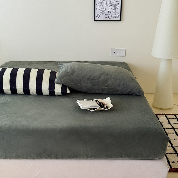 91家纺网 家纺一手货源 找家纺 三朵家纺 2025新款牛奶绒印花单床笠 床笠单件 墨绿