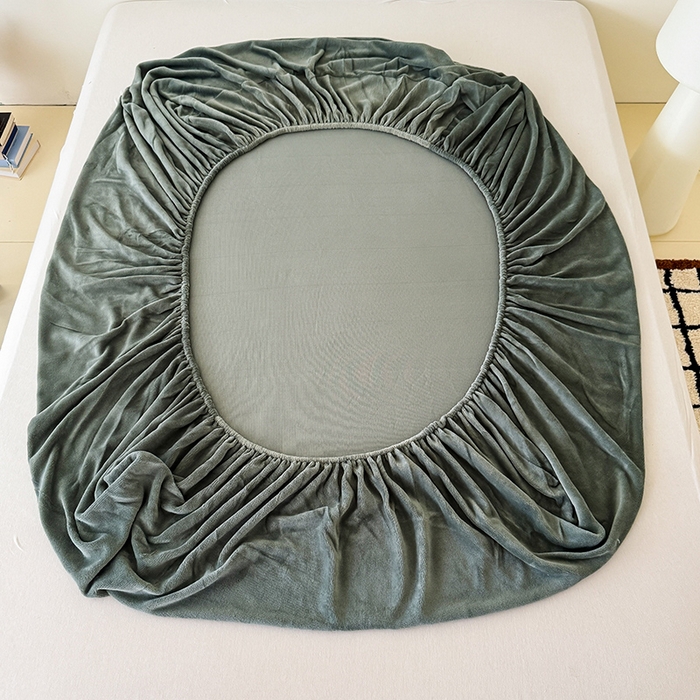 91家纺网 家纺一手货源 找家纺 三朵家纺 2025新款牛奶绒印花单床笠 床笠单件 墨绿