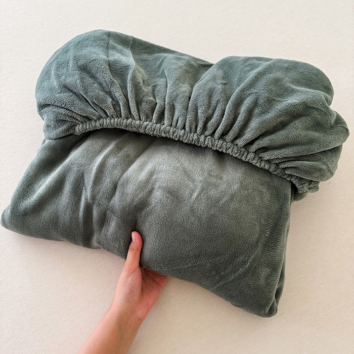 91家纺网 家纺一手货源 找家纺 三朵家纺 2025新款牛奶绒印花单床笠 床笠单件 墨绿