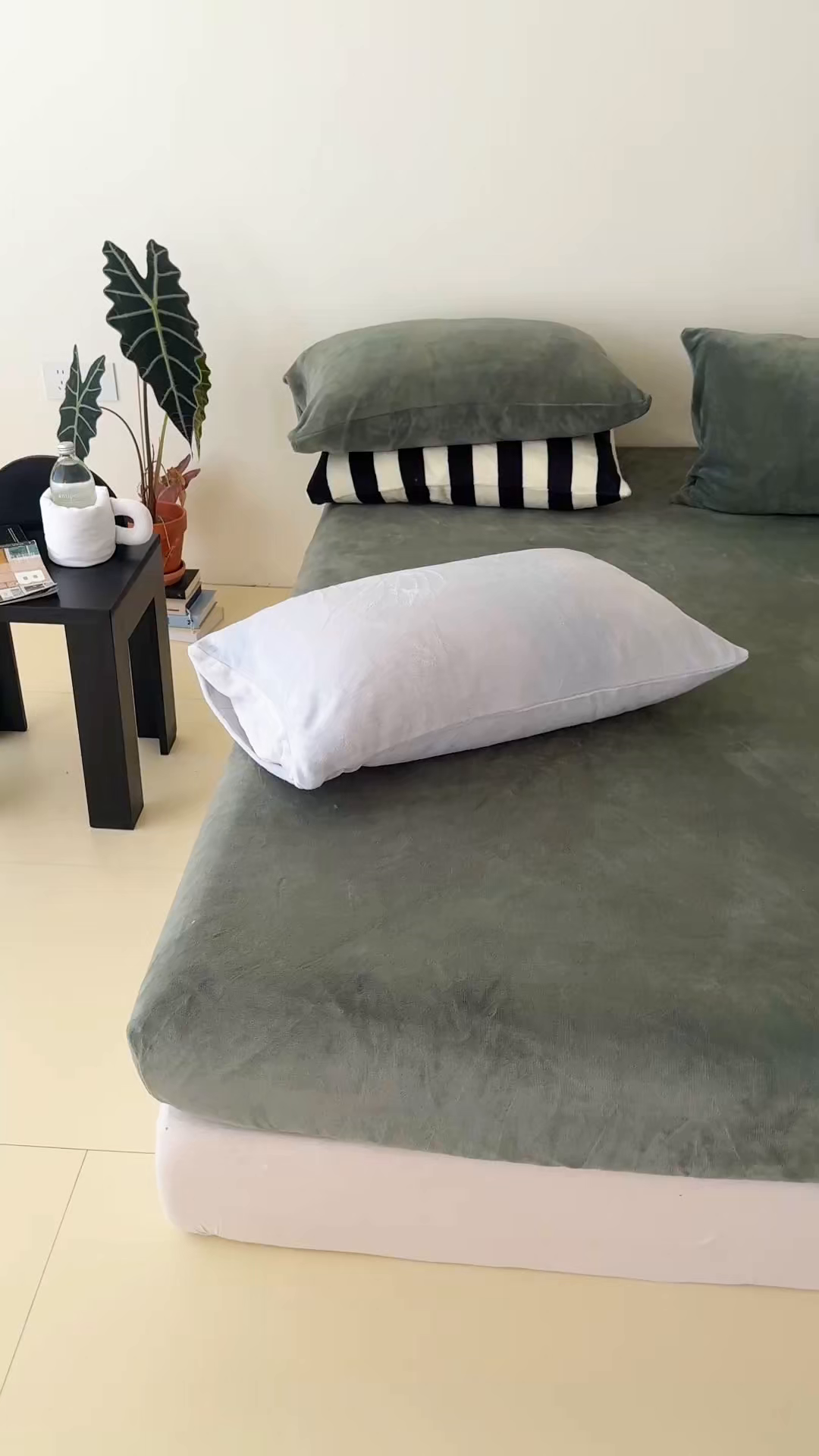 91家纺网 家纺一手货源 找家纺 三朵家纺 2025新款牛奶绒印花单床笠 床笠单件 墨绿