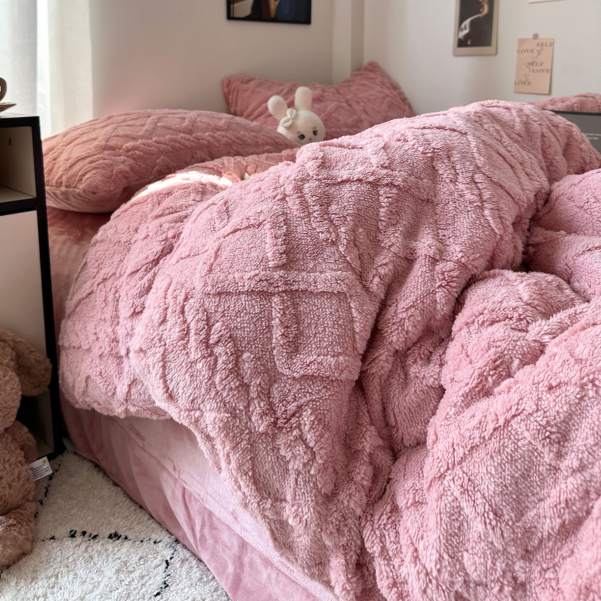 91家纺网 家纺一手货源 找家纺 艾咪-Amy ntmy 2025新款治愈系少女风塔芙绒牛奶绒四件套 玫粉