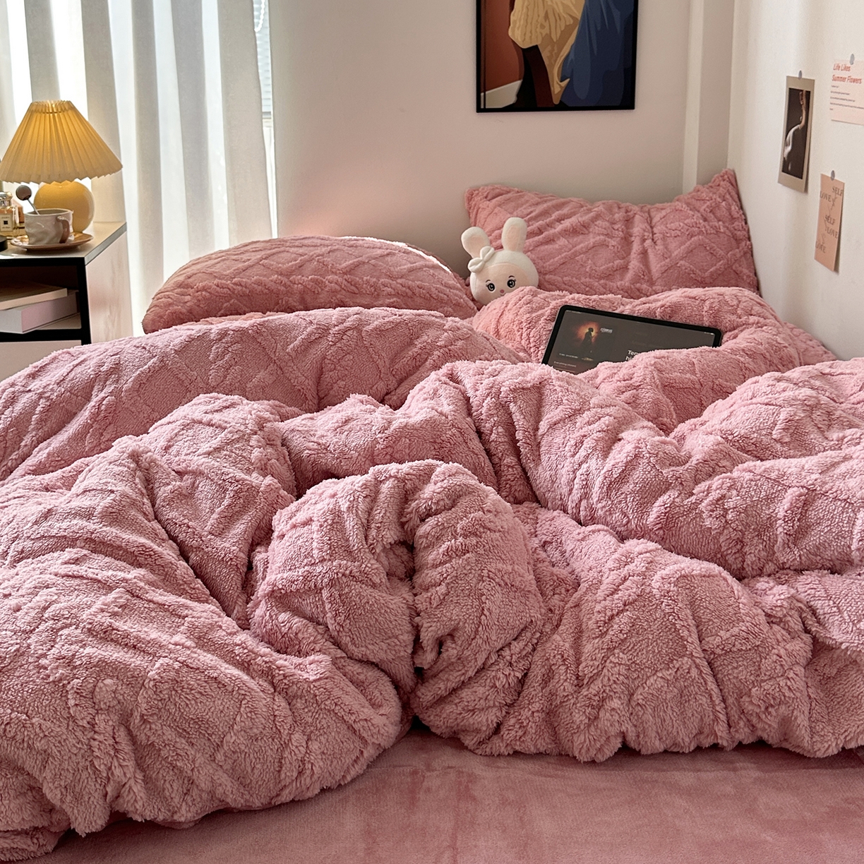 91家纺网 家纺一手货源 找家纺 艾咪-Amy ntmy 2025新款治愈系少女风塔芙绒牛奶绒四件套 玫粉