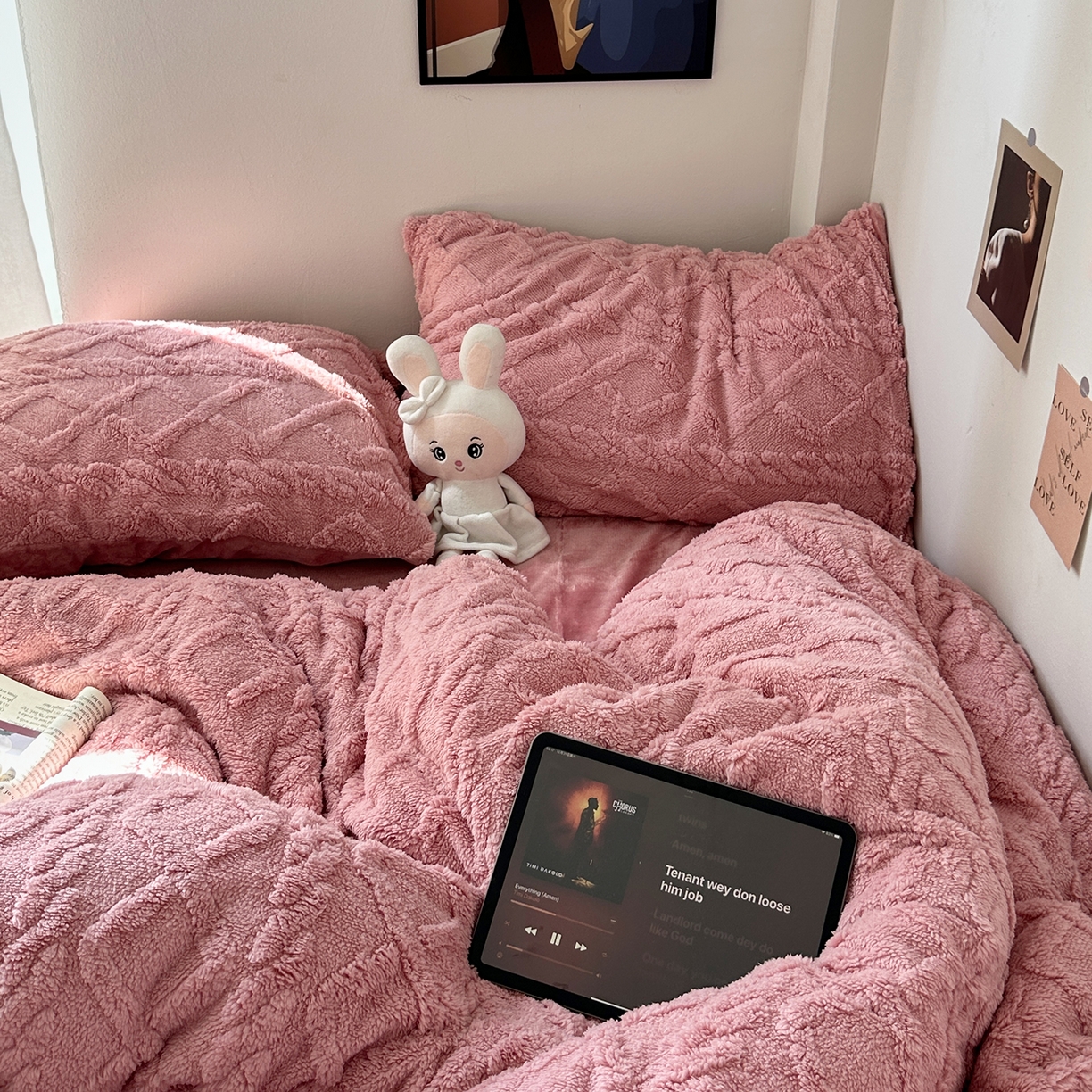 91家纺网 家纺一手货源 找家纺 艾咪-Amy ntmy 2025新款治愈系少女风塔芙绒牛奶绒四件套 玫粉