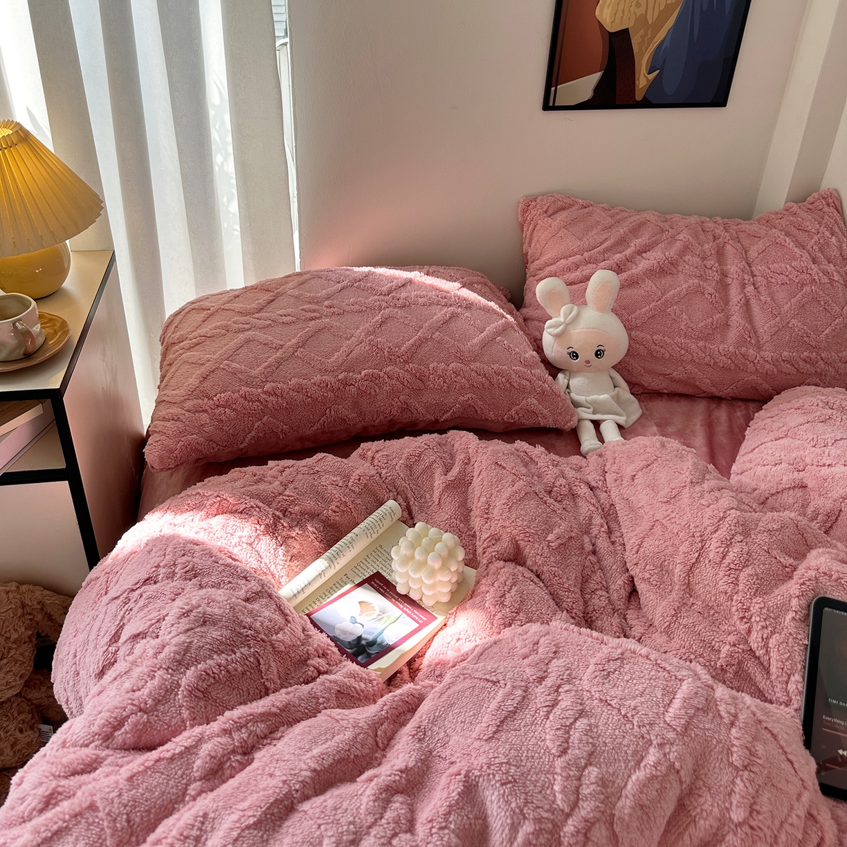 91家纺网 家纺一手货源 找家纺 艾咪-Amy ntmy 2025新款治愈系少女风塔芙绒牛奶绒四件套 玫粉