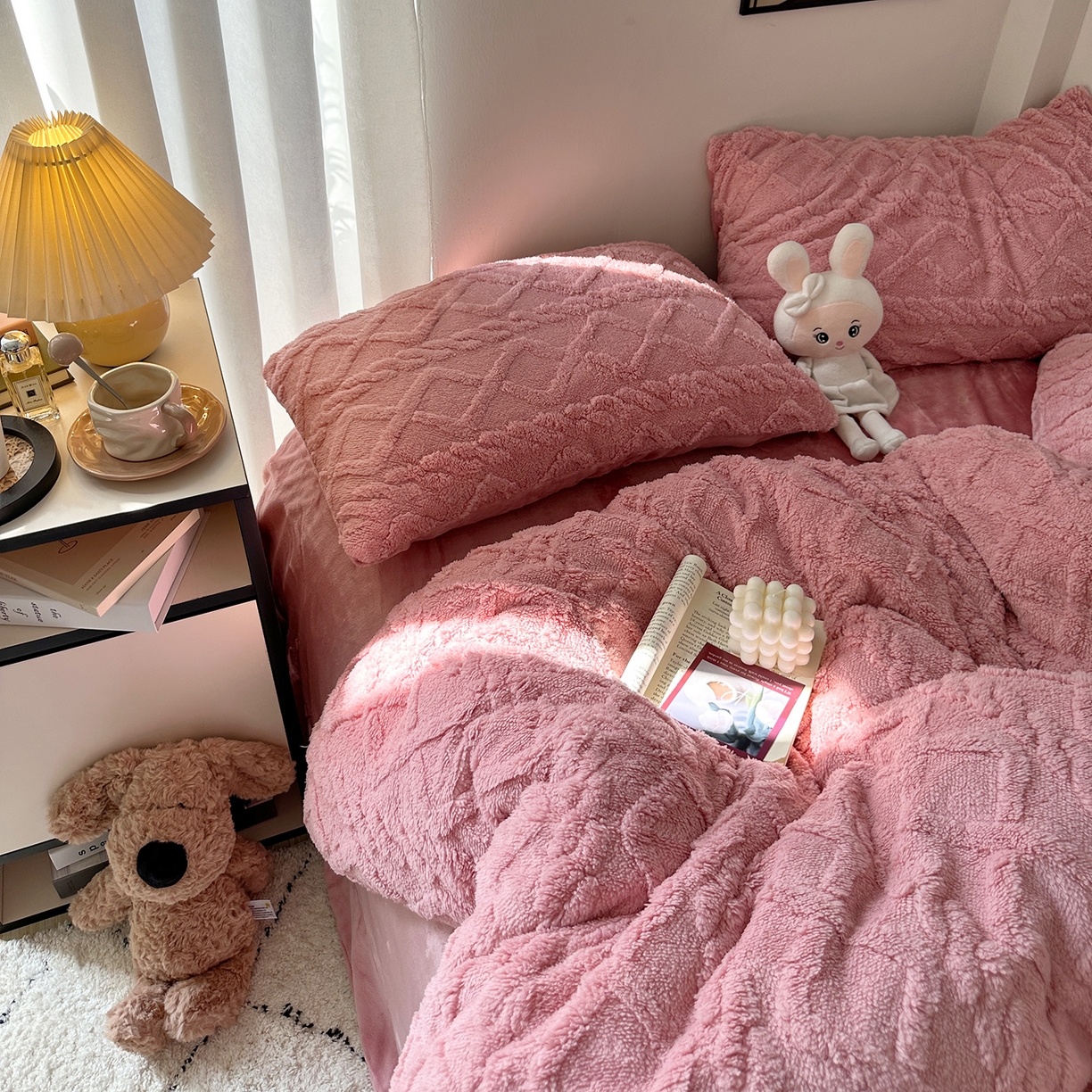 91家纺网 家纺一手货源 找家纺 艾咪-Amy ntmy 2025新款治愈系少女风塔芙绒牛奶绒四件套 玫粉