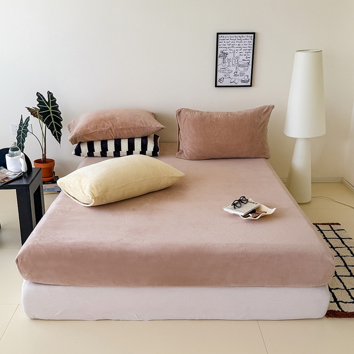 91家纺网 家纺一手货源 找家纺 三朵家纺 2025新款牛奶绒印花单床笠 床笠单件 浅咖