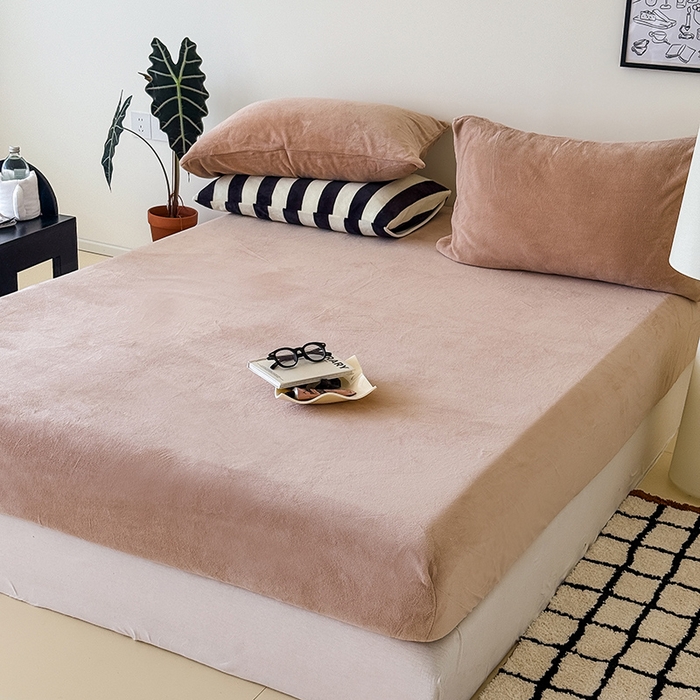 91家纺网 家纺一手货源 找家纺 三朵家纺 2025新款牛奶绒印花单床笠 床笠单件 浅咖