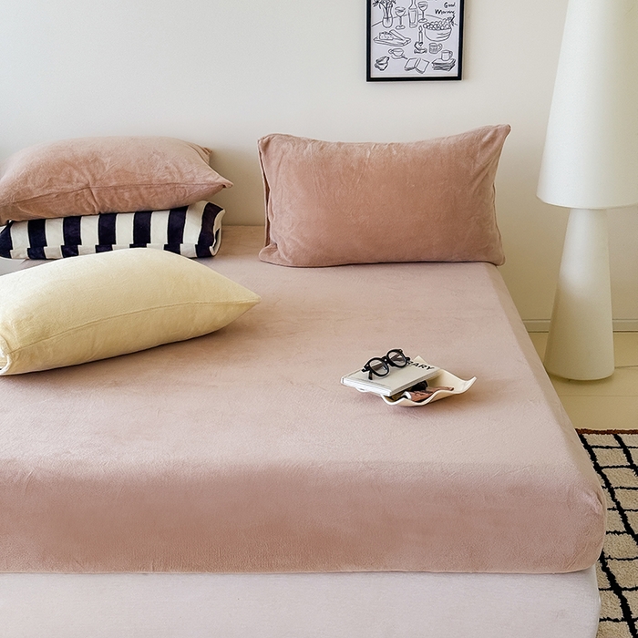 91家纺网 家纺一手货源 找家纺 三朵家纺 2025新款牛奶绒印花单床笠 床笠单件 浅咖