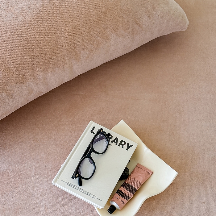 91家纺网 家纺一手货源 找家纺 三朵家纺 2025新款牛奶绒印花单床笠 床笠单件 浅咖