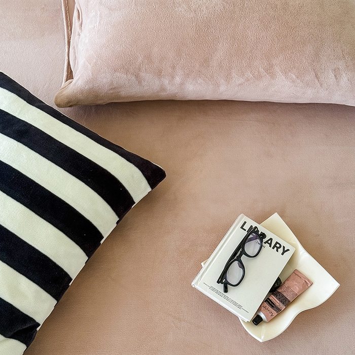 91家纺网 家纺一手货源 找家纺 三朵家纺 2025新款牛奶绒印花单床笠 床笠单件 浅咖