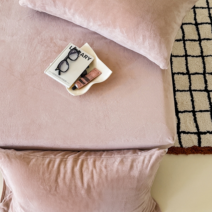 91家纺网 家纺一手货源 找家纺 三朵家纺 2025新款牛奶绒印花单床笠 床笠单件 浅咖