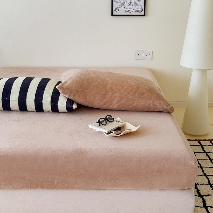 91家纺网 家纺一手货源 找家纺 三朵家纺 2025新款牛奶绒印花单床笠 床笠单件 浅咖