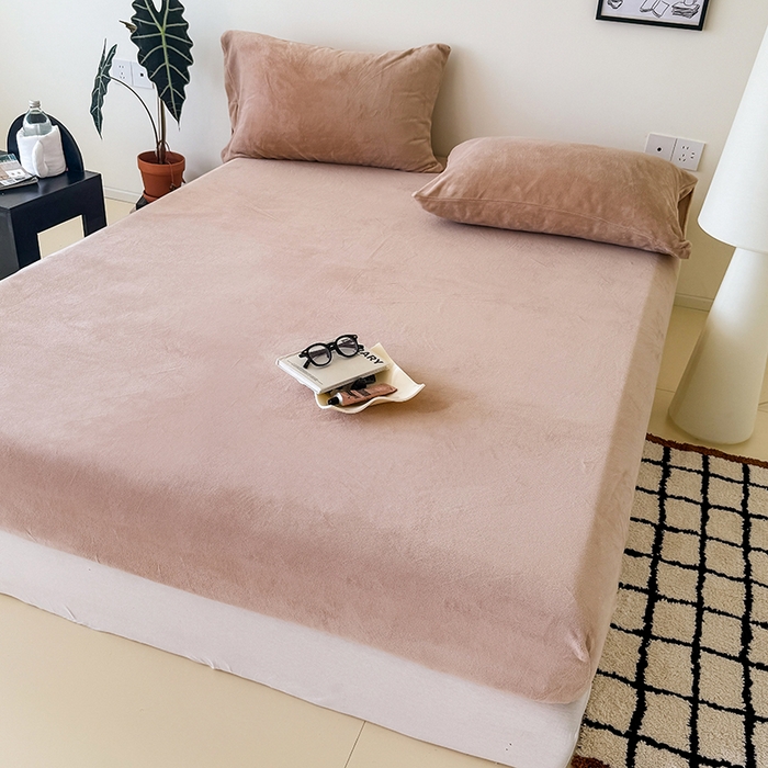 91家纺网 家纺一手货源 找家纺 三朵家纺 2025新款牛奶绒印花单床笠 床笠单件 浅咖