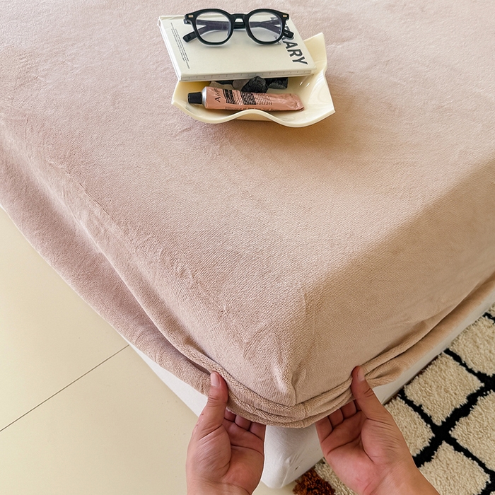 91家纺网 家纺一手货源 找家纺 三朵家纺 2025新款牛奶绒印花单床笠 床笠单件 浅咖