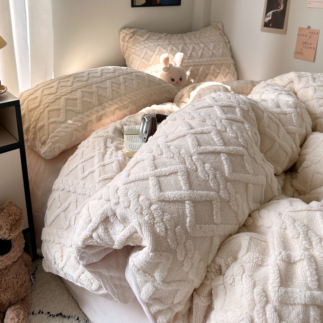 艾咪-Amy ntmy 2025新款治愈系少女风塔芙绒牛奶绒四件套 奶白