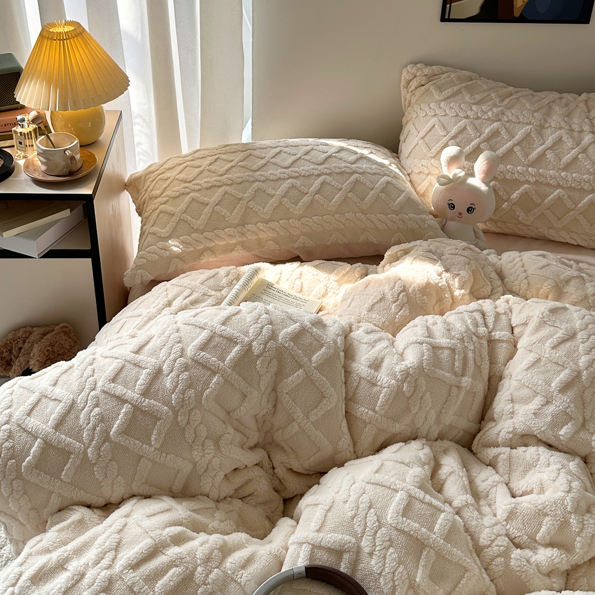 91家纺网 家纺一手货源 找家纺 艾咪-Amy ntmy 2025新款治愈系少女风塔芙绒牛奶绒四件套 奶白