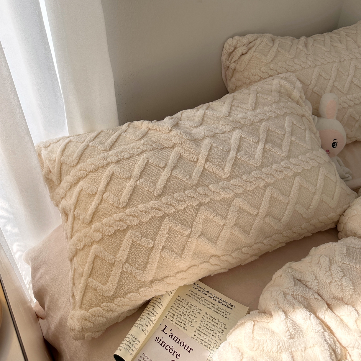 91家纺网 家纺一手货源 找家纺 艾咪-Amy ntmy 2025新款治愈系少女风塔芙绒牛奶绒四件套 奶白