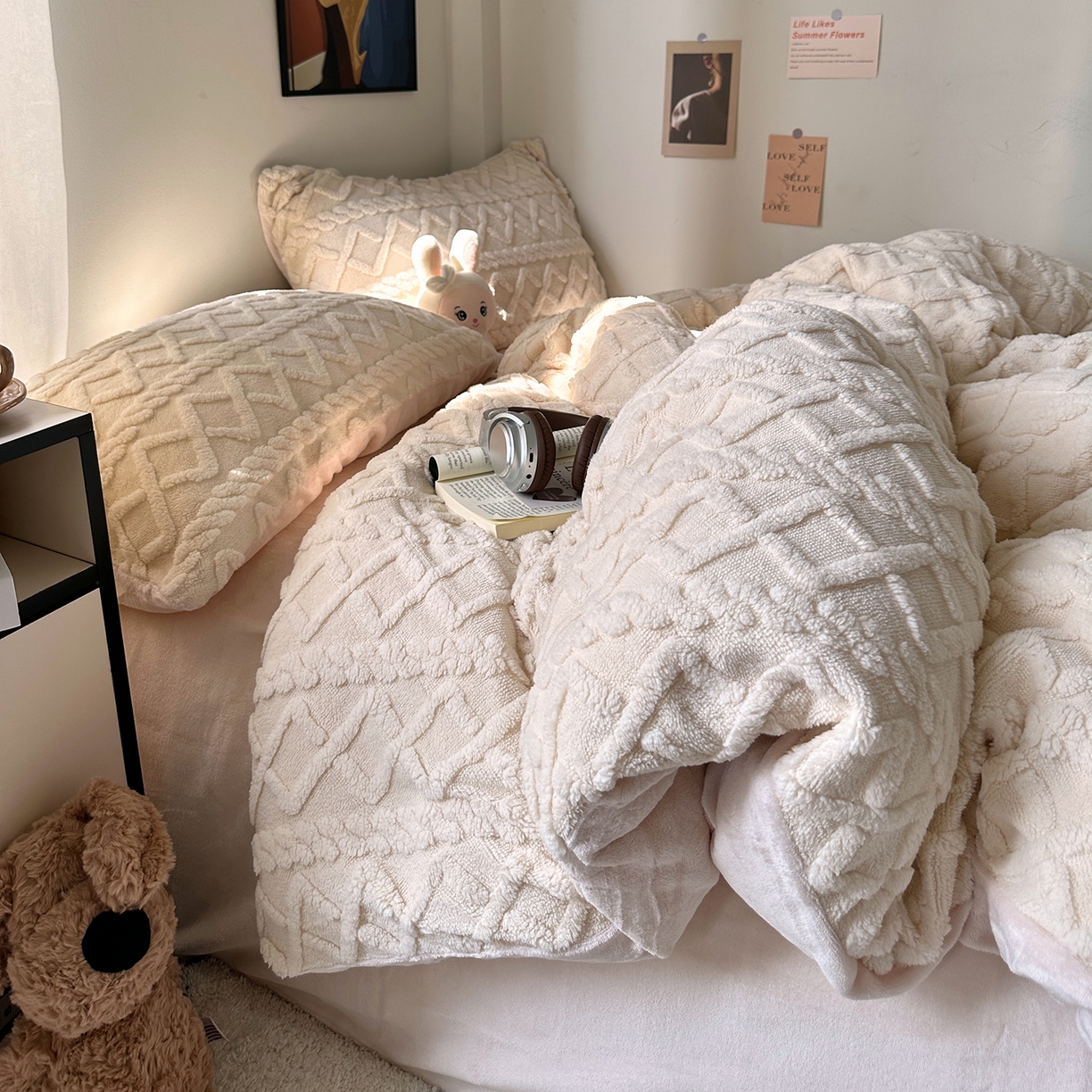 91家纺网 家纺一手货源 找家纺 艾咪-Amy ntmy 2025新款治愈系少女风塔芙绒牛奶绒四件套 奶白