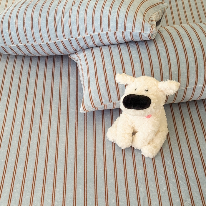 91家纺网 家纺一手货源 找家纺 三朵家纺 2025新款牛奶绒印花单床笠 床笠单件 时尚条纹蓝