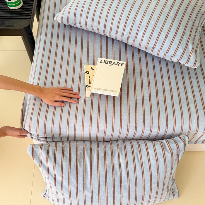 91家纺网 家纺一手货源 找家纺 三朵家纺 2025新款牛奶绒印花单床笠 床笠单件 时尚条纹蓝