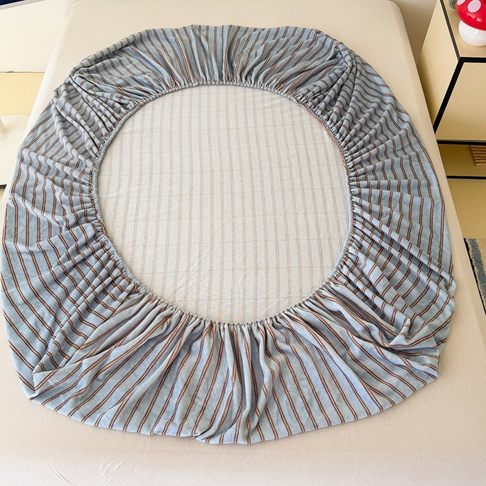 91家纺网 家纺一手货源 找家纺 三朵家纺 2025新款牛奶绒印花单床笠 床笠单件 时尚条纹蓝