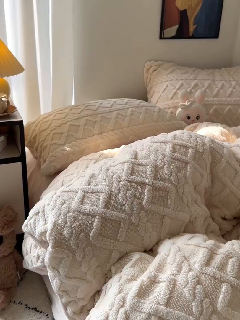 91家纺网 家纺一手货源 找家纺 艾咪-Amy ntmy 2025新款治愈系少女风塔芙绒牛奶绒四件套 奶白