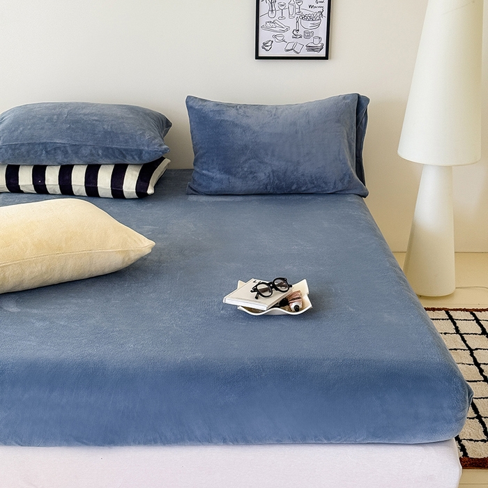 91家纺网 家纺一手货源 找家纺 三朵家纺 2025新款牛奶绒印花单床笠 床笠单件 蔚蓝