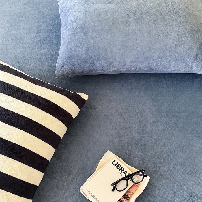 91家纺网 家纺一手货源 找家纺 三朵家纺 2025新款牛奶绒印花单床笠 床笠单件 蔚蓝