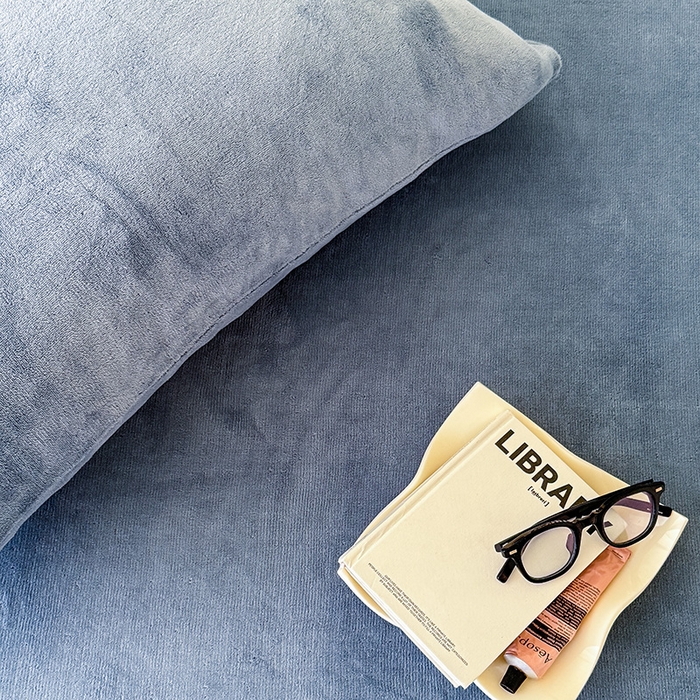 91家纺网 家纺一手货源 找家纺 三朵家纺 2025新款牛奶绒印花单床笠 床笠单件 蔚蓝