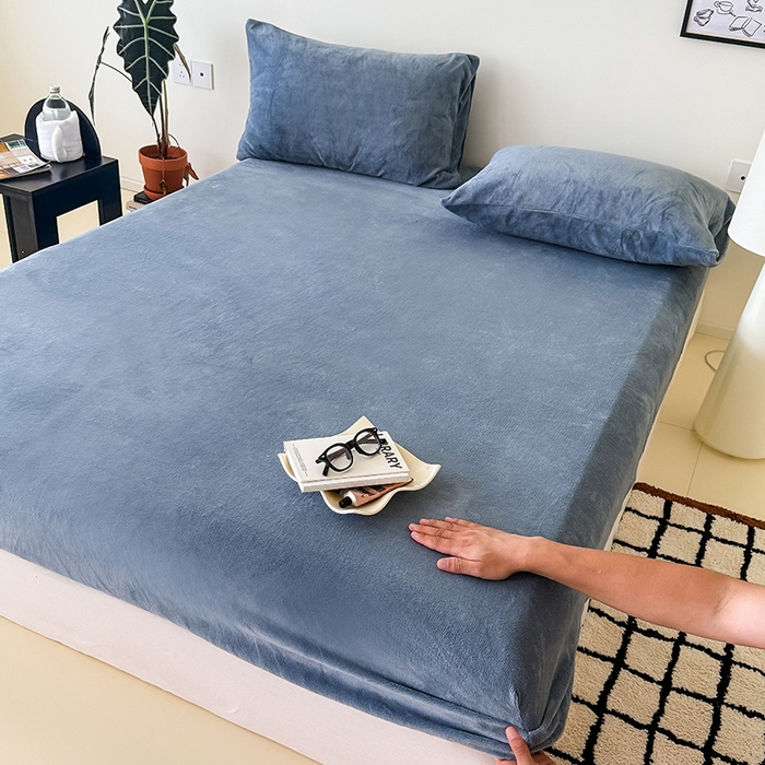 91家纺网 家纺一手货源 找家纺 三朵家纺 2025新款牛奶绒印花单床笠 床笠单件 蔚蓝