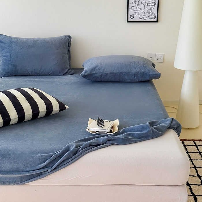 91家纺网 家纺一手货源 找家纺 三朵家纺 2025新款牛奶绒印花单床笠 床笠单件 蔚蓝