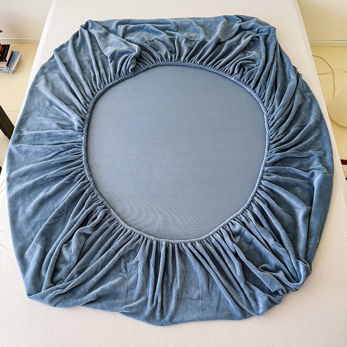 91家纺网 家纺一手货源 找家纺 三朵家纺 2025新款牛奶绒印花单床笠 床笠单件 蔚蓝