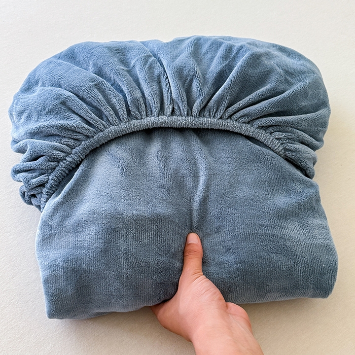 91家纺网 家纺一手货源 找家纺 三朵家纺 2025新款牛奶绒印花单床笠 床笠单件 蔚蓝