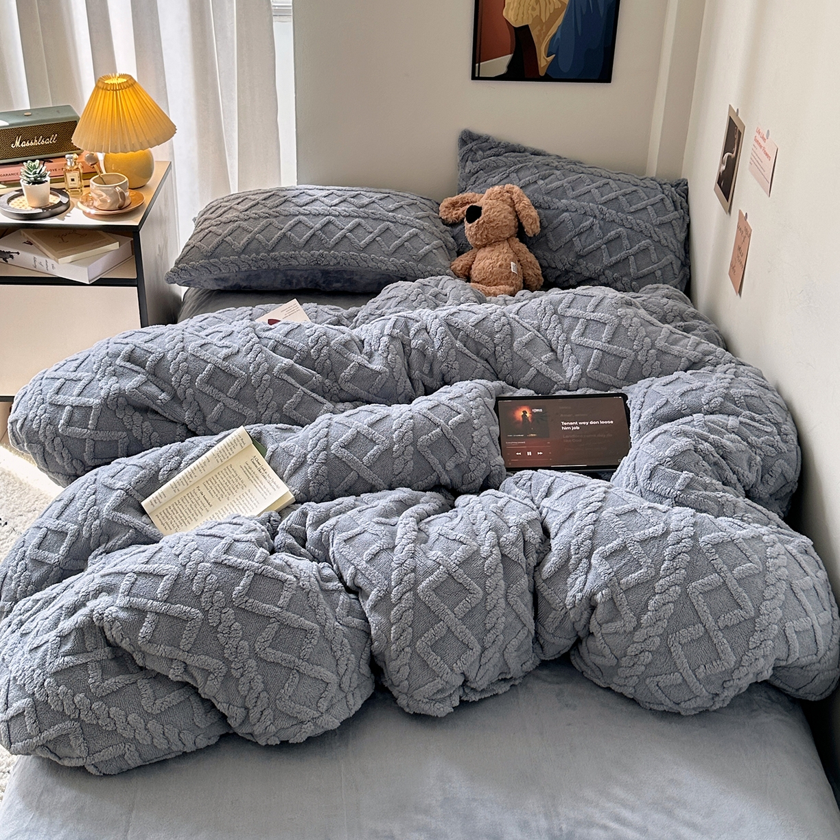 91家纺网 家纺一手货源 找家纺 艾咪-Amy ntmy 2025新款治愈系少女风塔芙绒牛奶绒四件套 雾蓝