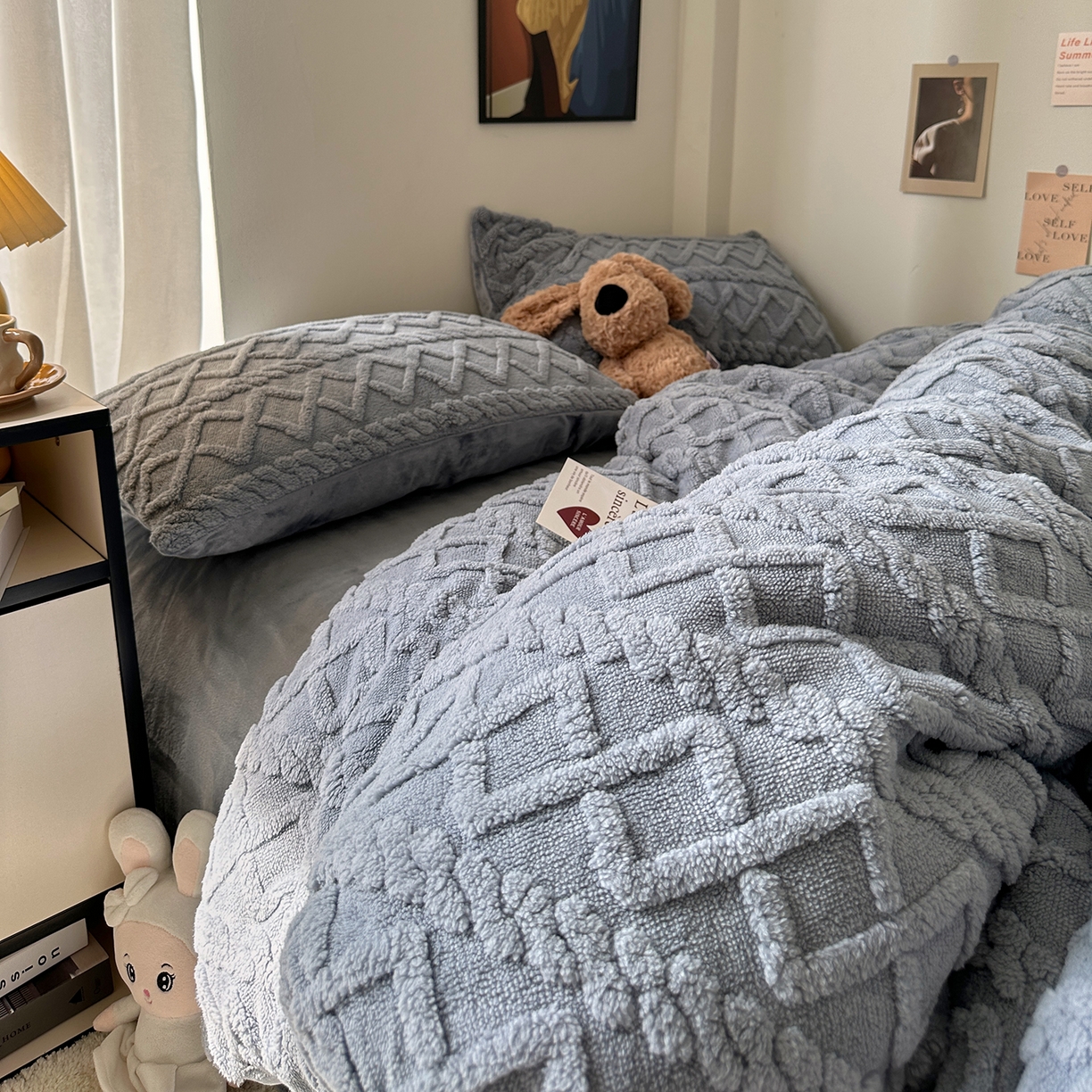 91家纺网 家纺一手货源 找家纺 艾咪-Amy ntmy 2025新款治愈系少女风塔芙绒牛奶绒四件套 雾蓝