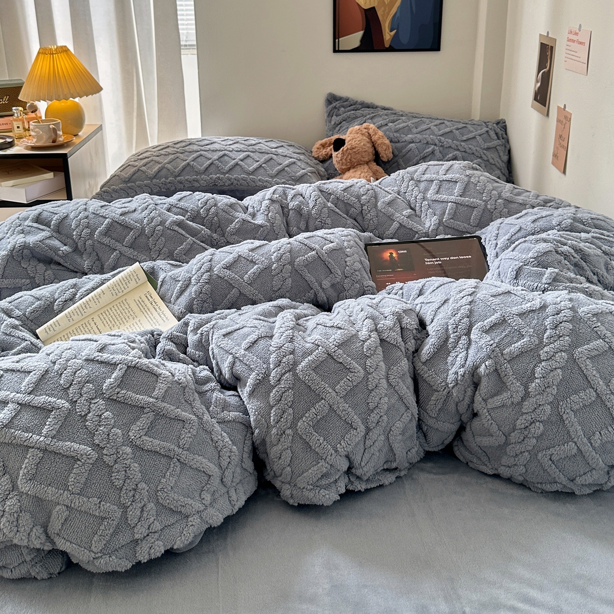 91家纺网 家纺一手货源 找家纺 艾咪-Amy ntmy 2025新款治愈系少女风塔芙绒牛奶绒四件套 雾蓝