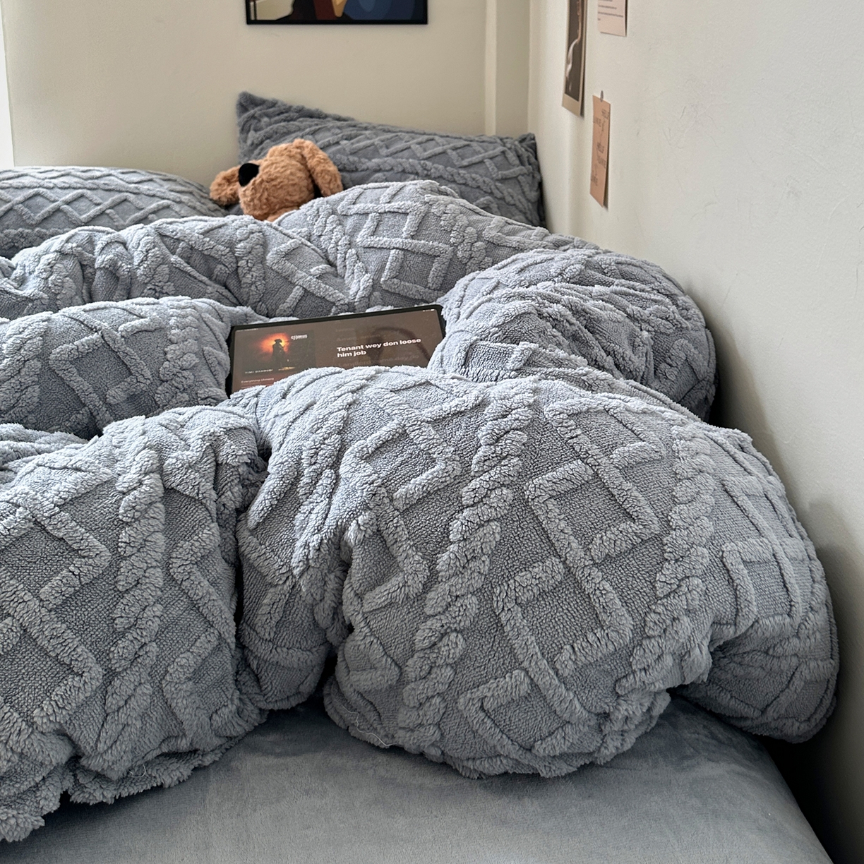 91家纺网 家纺一手货源 找家纺 艾咪-Amy ntmy 2025新款治愈系少女风塔芙绒牛奶绒四件套 雾蓝