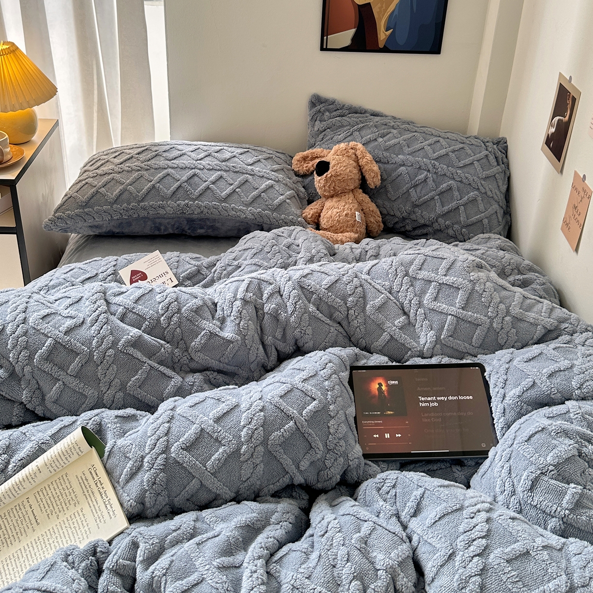 91家纺网 家纺一手货源 找家纺 艾咪-Amy ntmy 2025新款治愈系少女风塔芙绒牛奶绒四件套 雾蓝