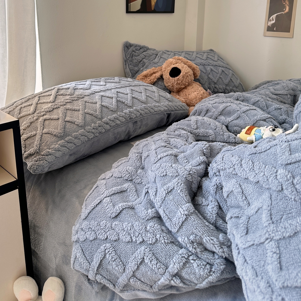 91家纺网 家纺一手货源 找家纺 艾咪-Amy ntmy 2025新款治愈系少女风塔芙绒牛奶绒四件套 雾蓝