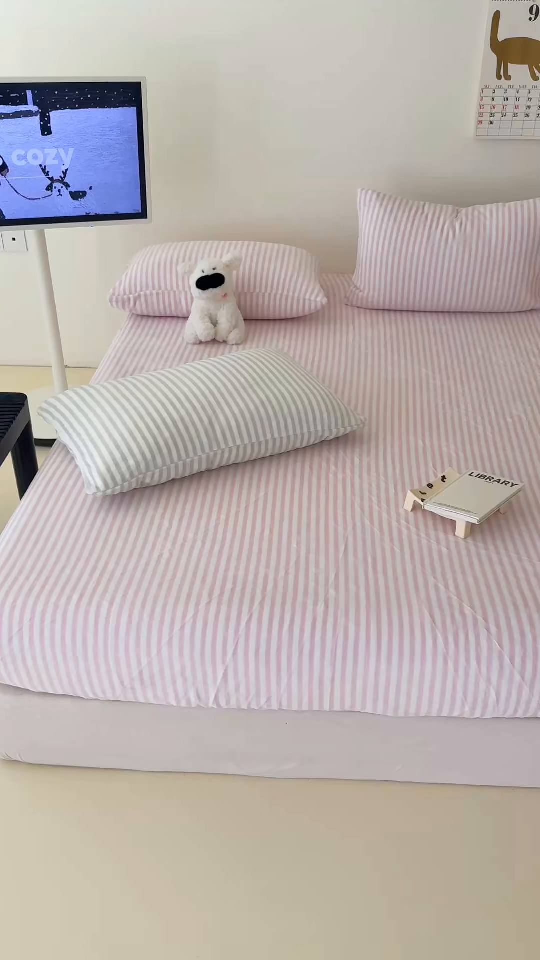 91家纺网 家纺一手货源 找家纺 三朵家纺 2025新款牛奶绒印花单床笠 床笠单件 细条粉