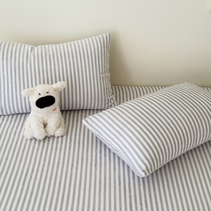 91家纺网 家纺一手货源 找家纺 三朵家纺 2025新款牛奶绒印花单床笠 床笠单件 细条灰