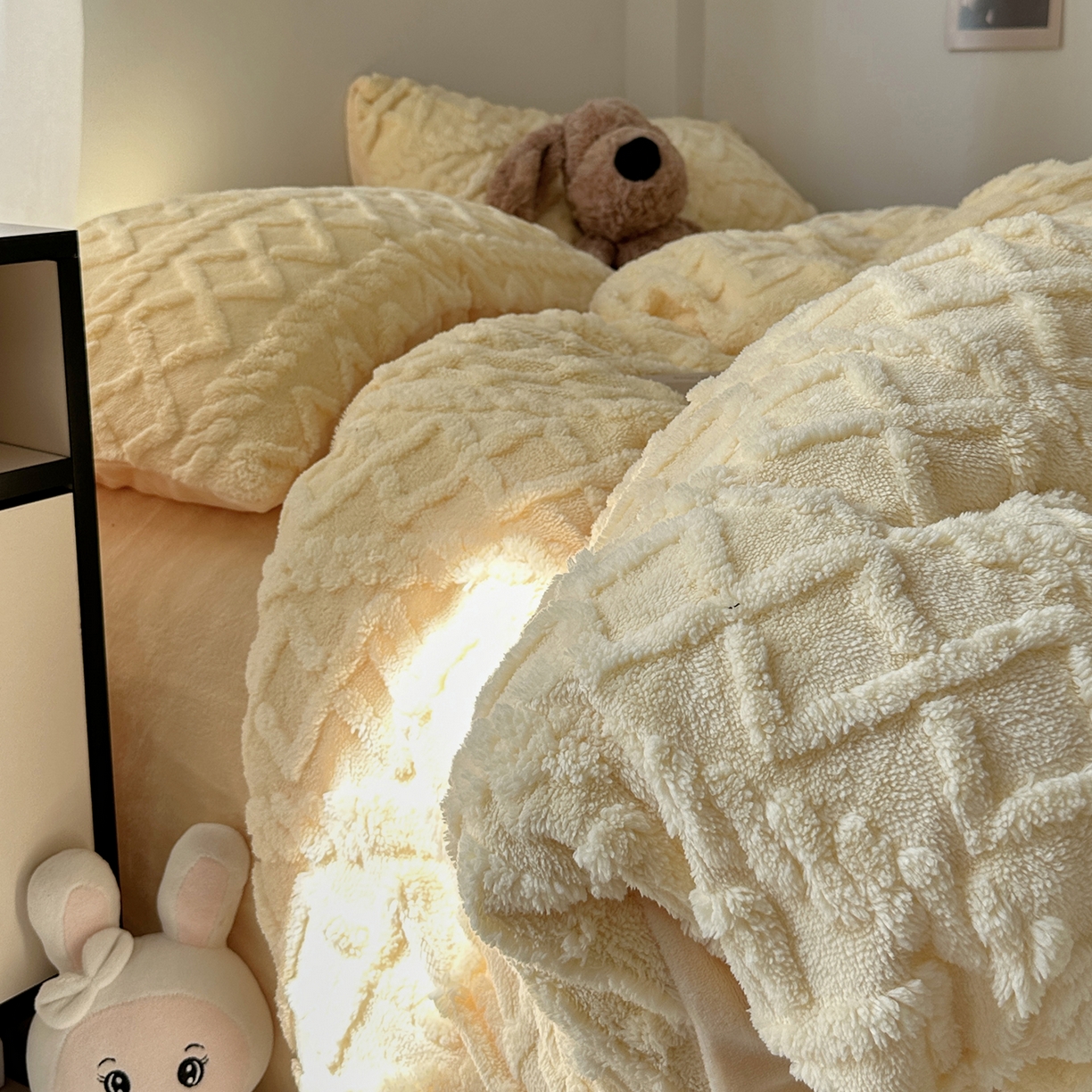 91家纺网 家纺一手货源 找家纺 艾咪-Amy ntmy 2025新款治愈系少女风塔芙绒牛奶绒四件套 杏黄