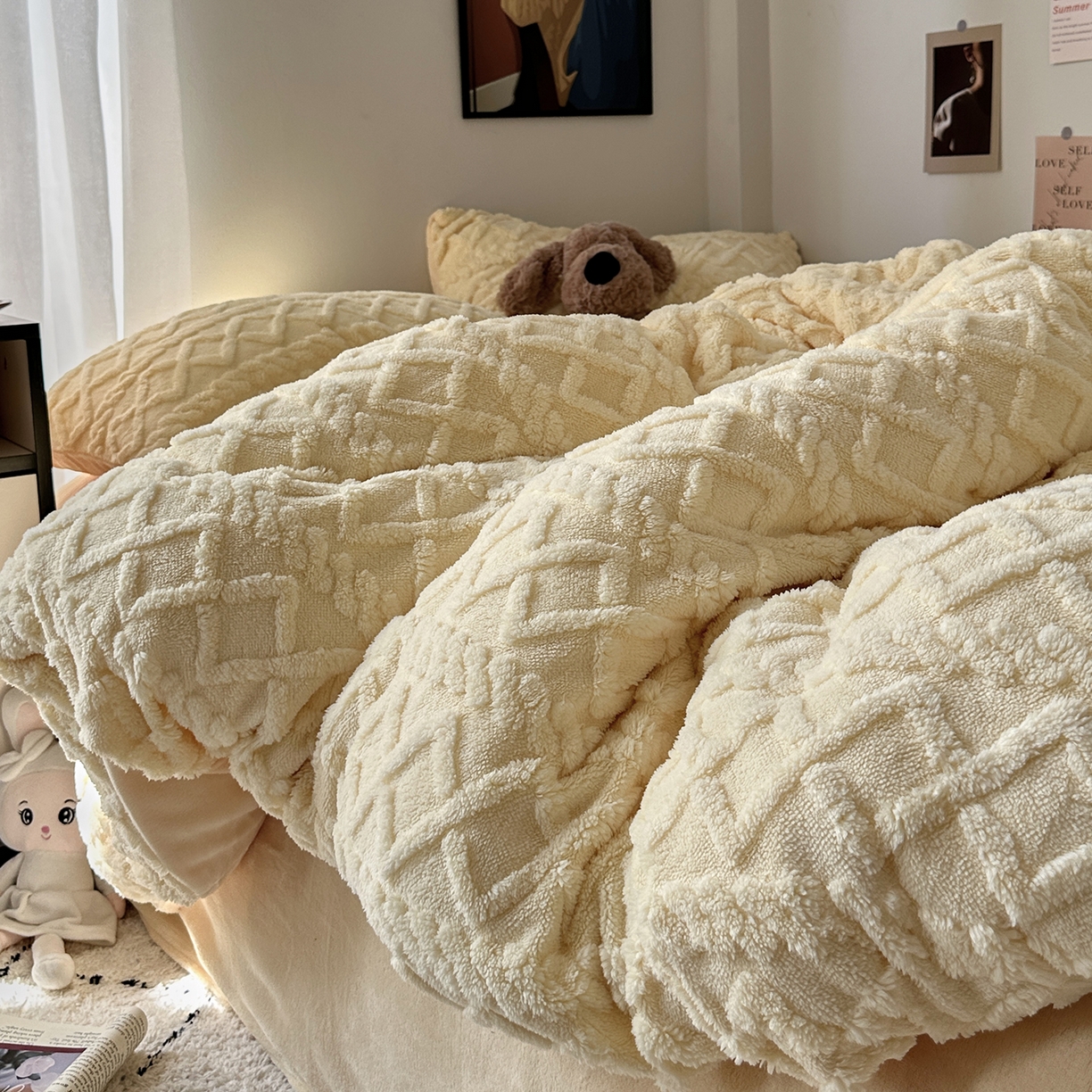 91家纺网 家纺一手货源 找家纺 艾咪-Amy ntmy 2025新款治愈系少女风塔芙绒牛奶绒四件套 杏黄