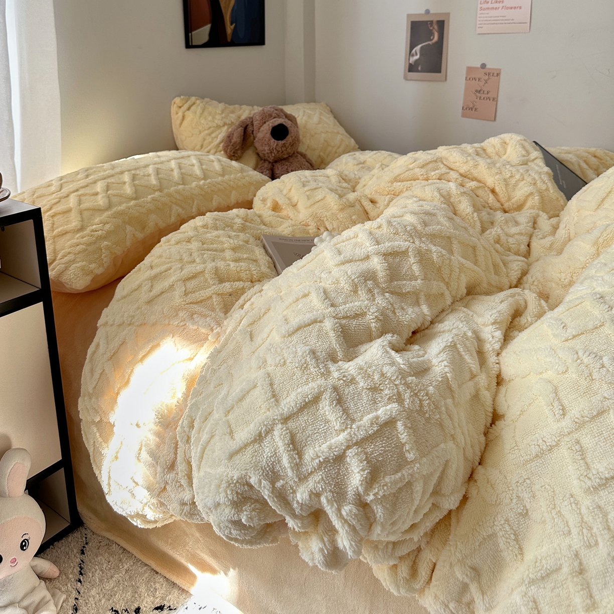 91家纺网 家纺一手货源 找家纺 艾咪-Amy ntmy 2025新款治愈系少女风塔芙绒牛奶绒四件套 杏黄