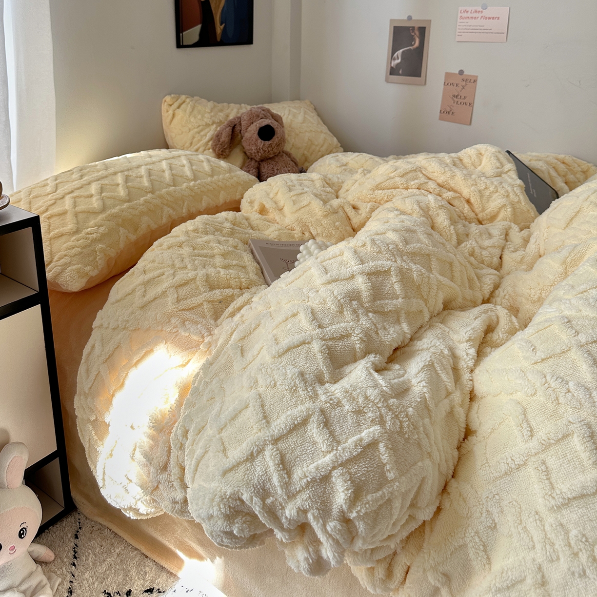 91家纺网 家纺一手货源 找家纺 艾咪-Amy ntmy 2025新款治愈系少女风塔芙绒牛奶绒四件套 杏黄