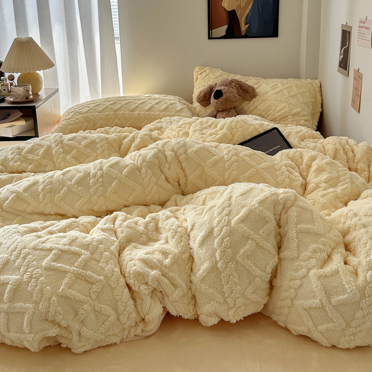 91家纺网 家纺一手货源 找家纺 艾咪-Amy ntmy 2025新款治愈系少女风塔芙绒牛奶绒四件套 杏黄